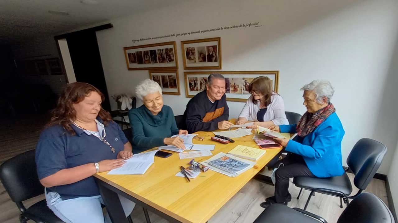 Laicos de LAMITEA reunidos en la casa provincial